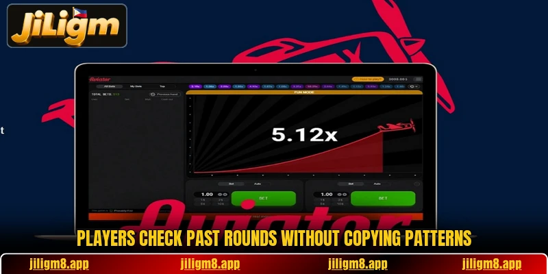 Players check past rounds without copying patterns Players check past rounds without copying patterns